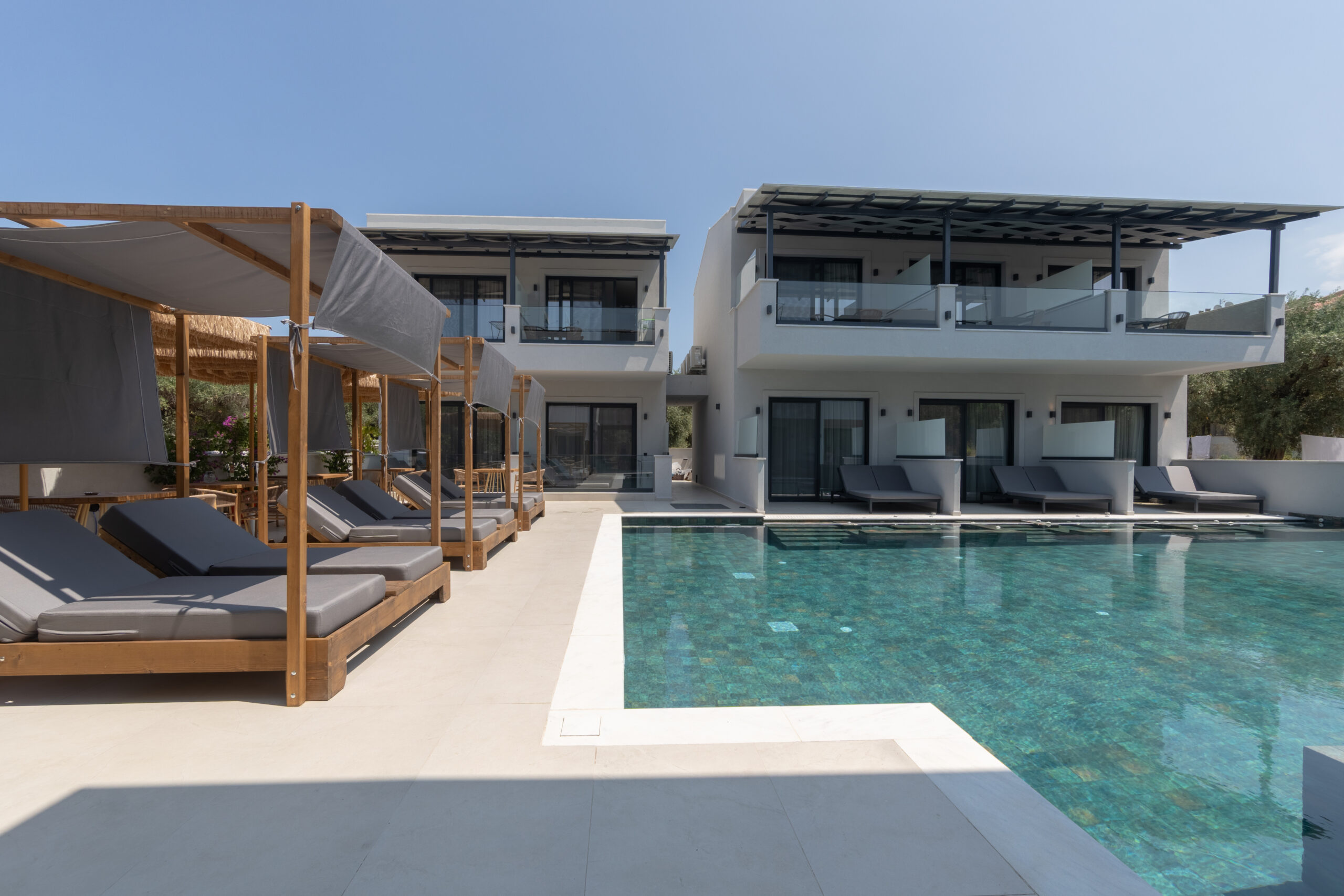 Tiara Holidays - Alora Luxury Suites - ležaljke